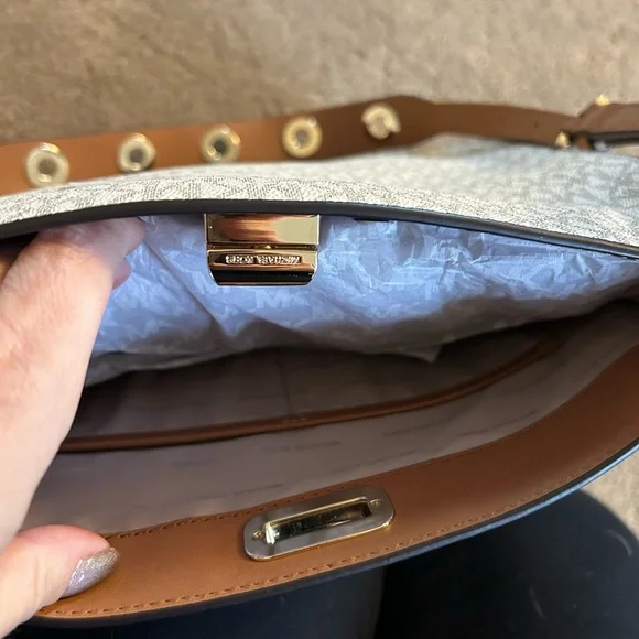 Michael Kors vanilla Sullivan large messenger Bag